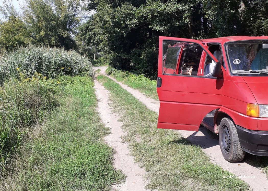 (901 01) Malacky - 15 Továrenská — foto