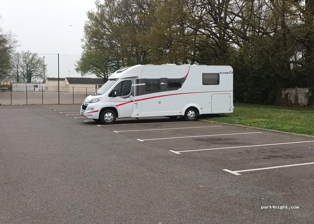 (44680) Sainte-Pazanne - 11 Avenue des Sports — foto 2