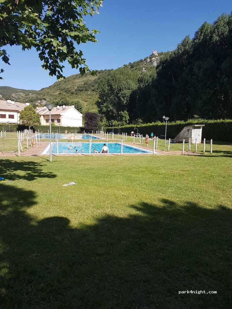 (26100) Torrecilla en Cameros - 5 Calle Piscinas — foto