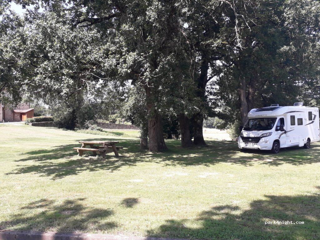 (87200) Saint-Martin-de-Jussac - Le Bourg — foto