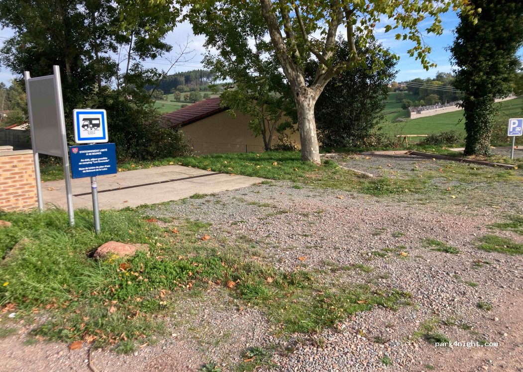 Aire de camping-cars Belmont-de-la-Loire — foto 3