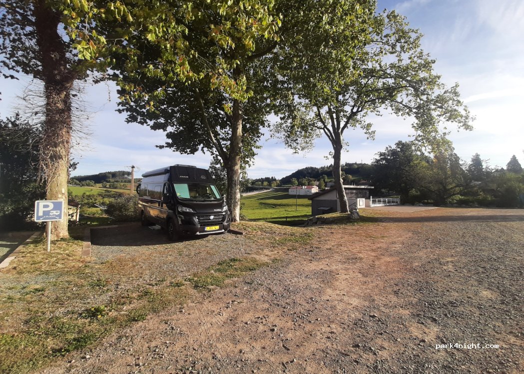 Aire de camping-cars Belmont-de-la-Loire — foto 4