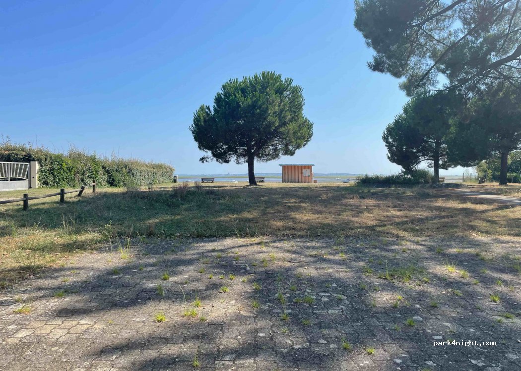 (33950) Lège-Cap-Ferret - 18 Avenue du Port — foto