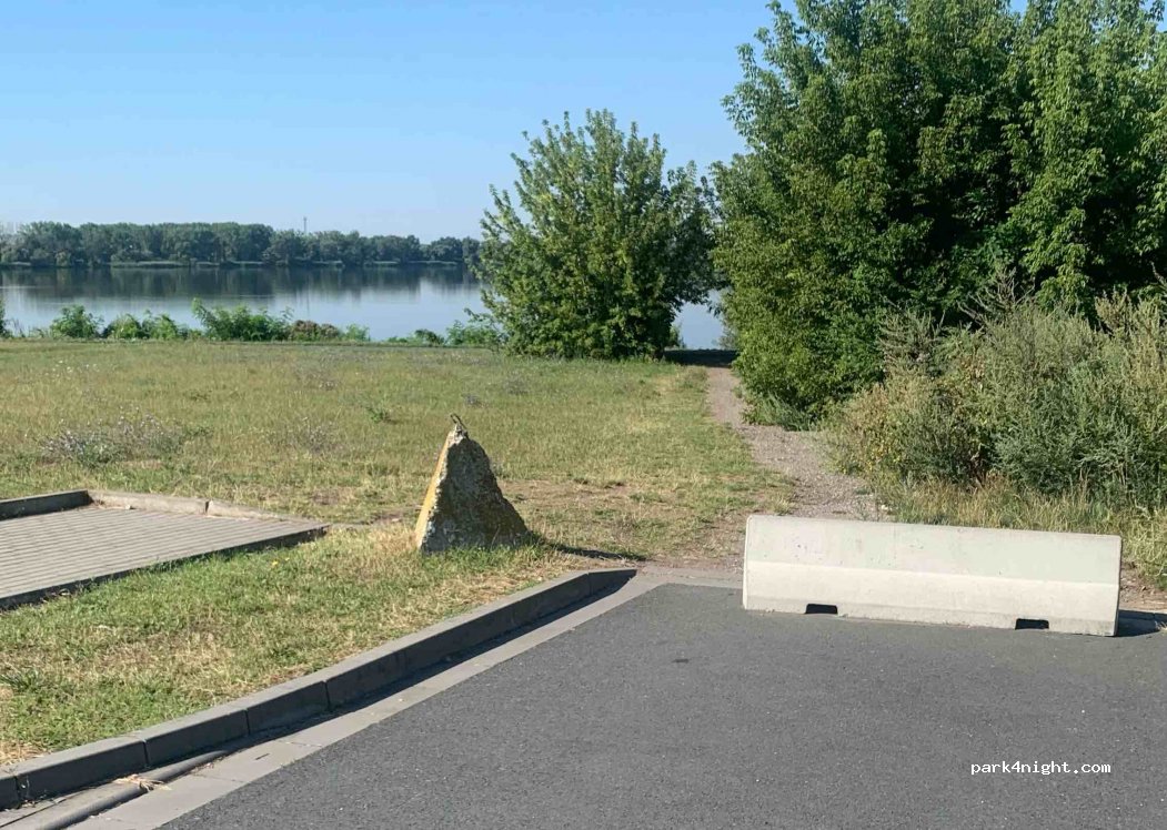 (691 22) Pasohlávky - Unnamed Road — foto 2