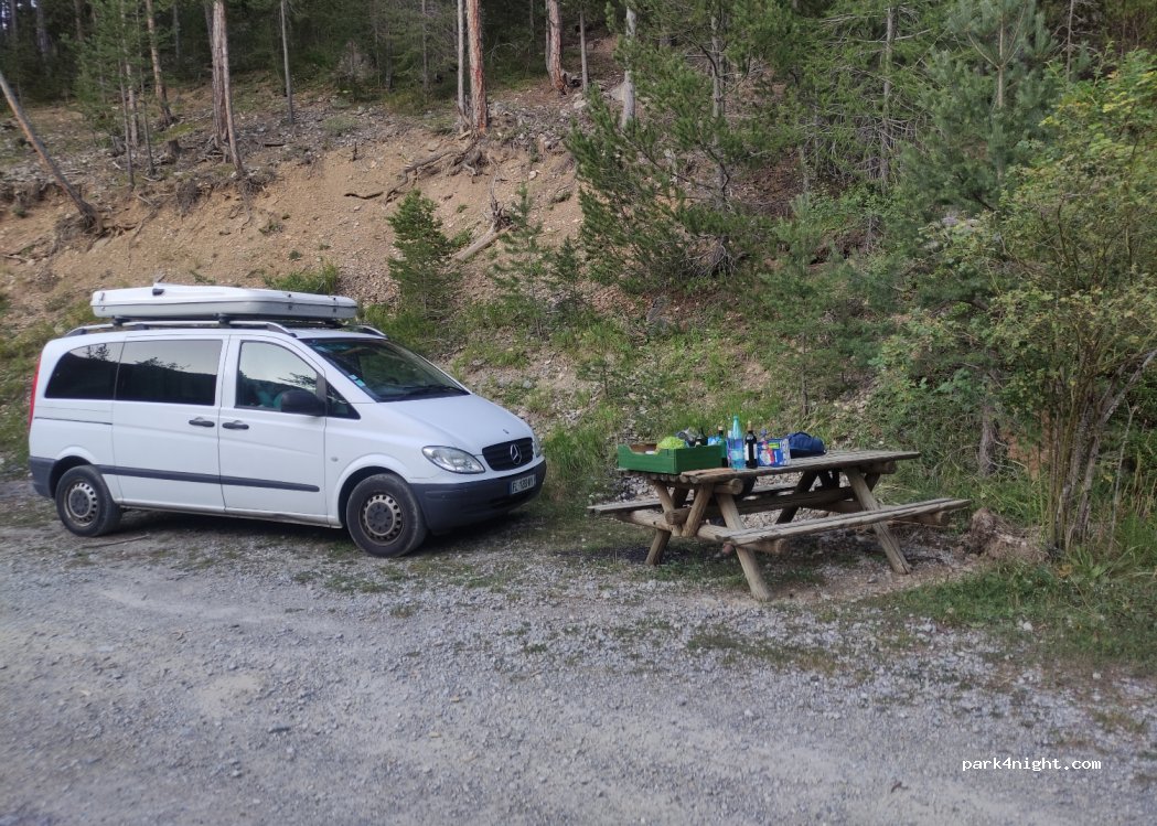 (05350) Château-Ville-Vieille - Unnamed Road — foto