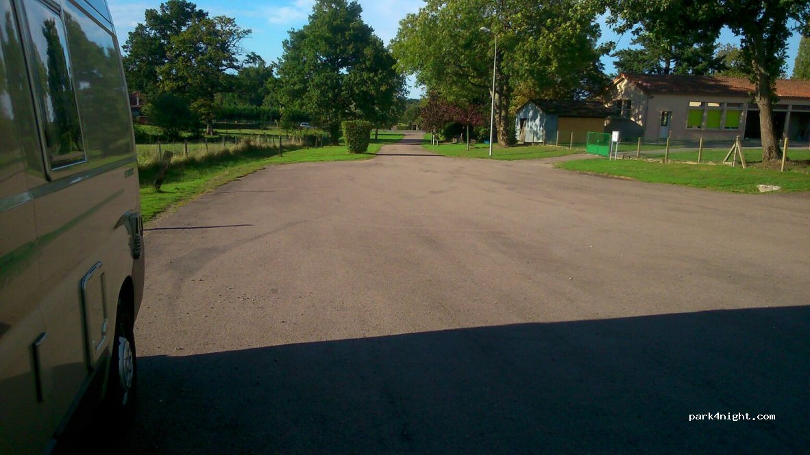 (16420) Lesterps - 10 Route de Brigeuil — foto