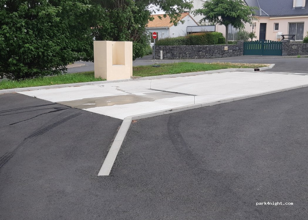Aire de camping-cars Moncoutant-sur-Sèvre — foto