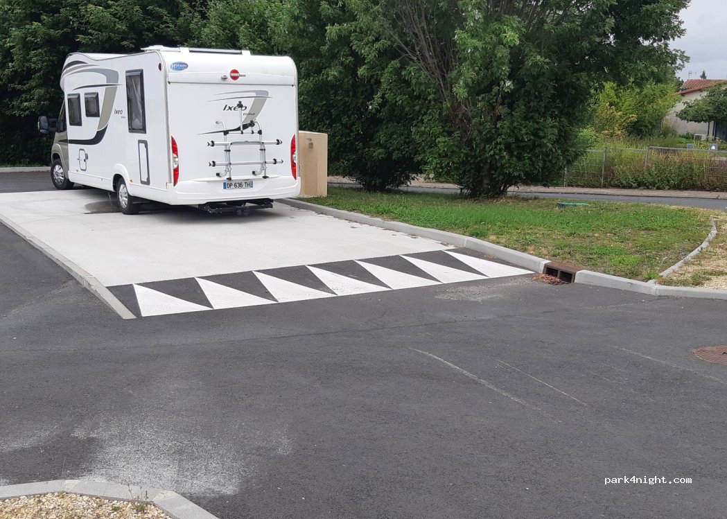Aire de camping-cars Moncoutant-sur-Sèvre — foto 2