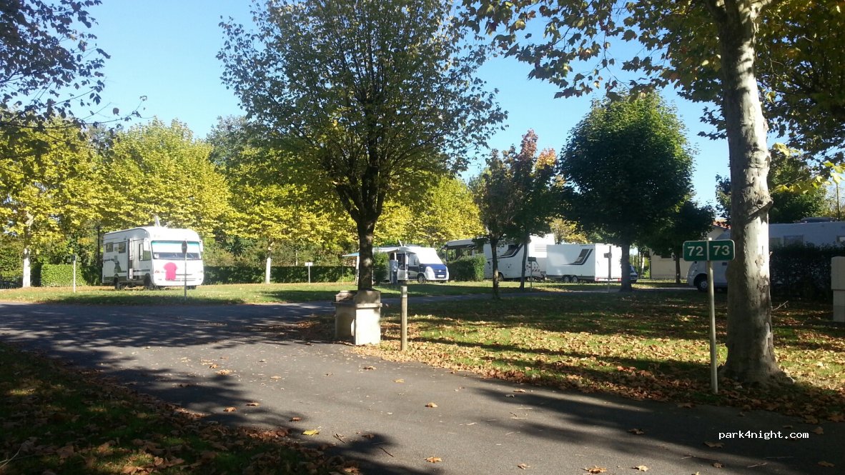 Aire de camping-cars Le Belvédère des Pyrénées à Saint-Gaudens — foto