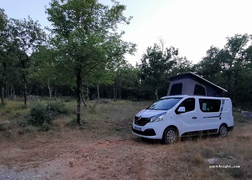 (83170) Rougiers - Unnamed Road — foto