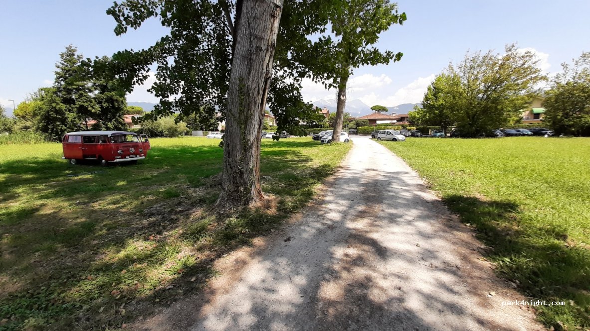 (55042) Forte dei Marmi - 100 Via Francesco Carrara — foto
