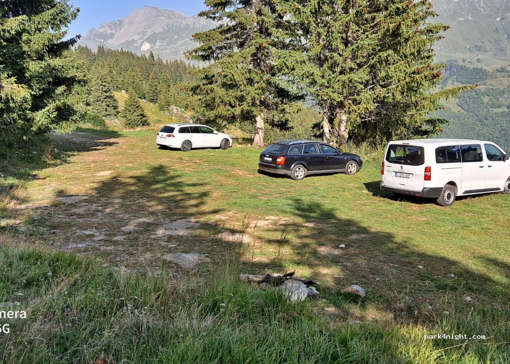 (73130) Montgellafrey - Unnamed Road — foto
