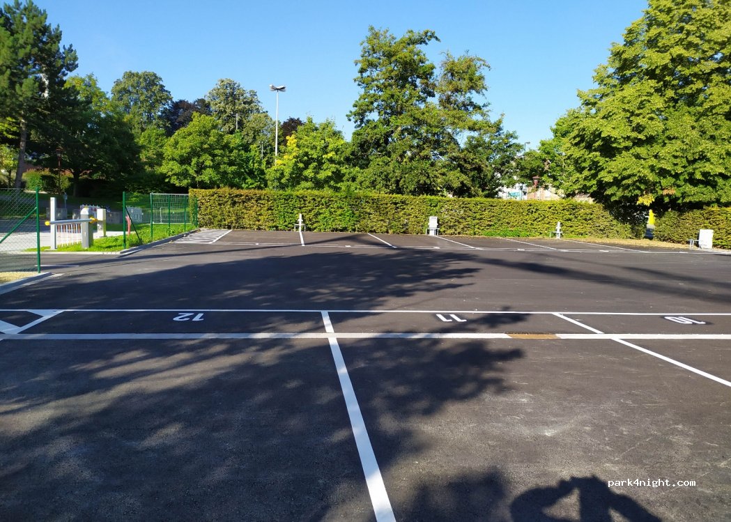 Aire de camping-cars Tournai — foto 2