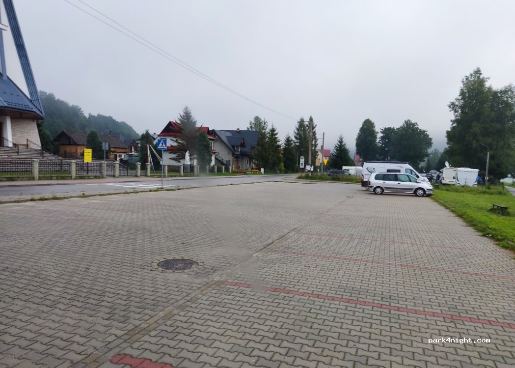 (34-443) Sromowce Niżne - 34 Szkolna — foto