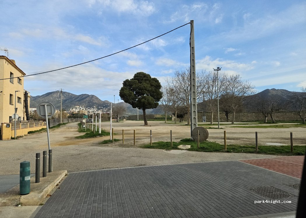 (17480) Roses - 5 Carrer del Comapedrosa — foto 3