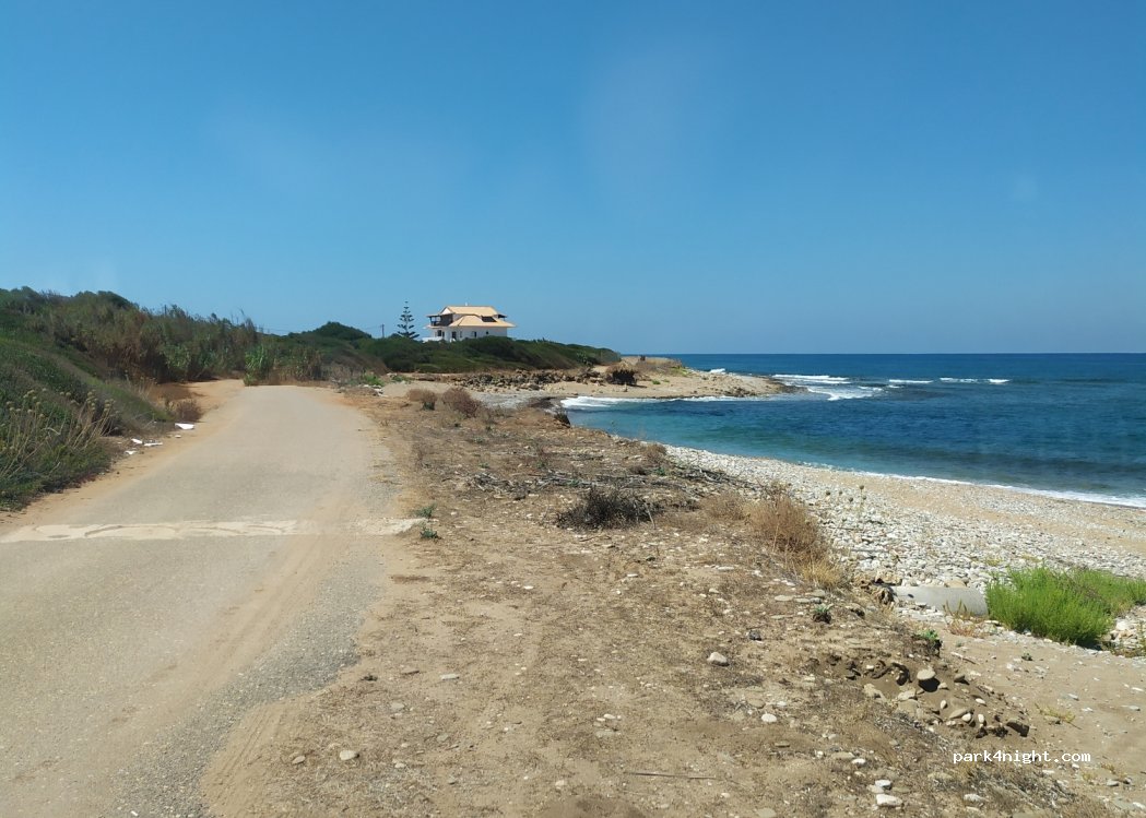 (245 00) Kiparissia - Unnamed Road — foto 3