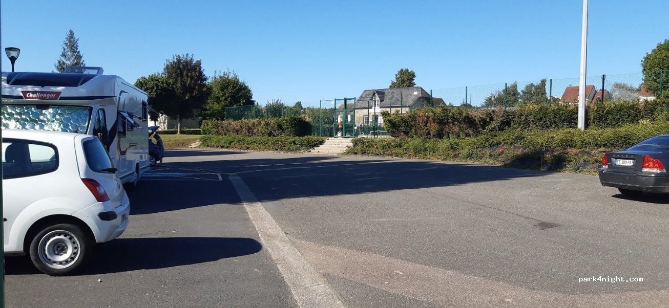 (14800) Touques - 1 Avenue Charles de Gaulle — foto