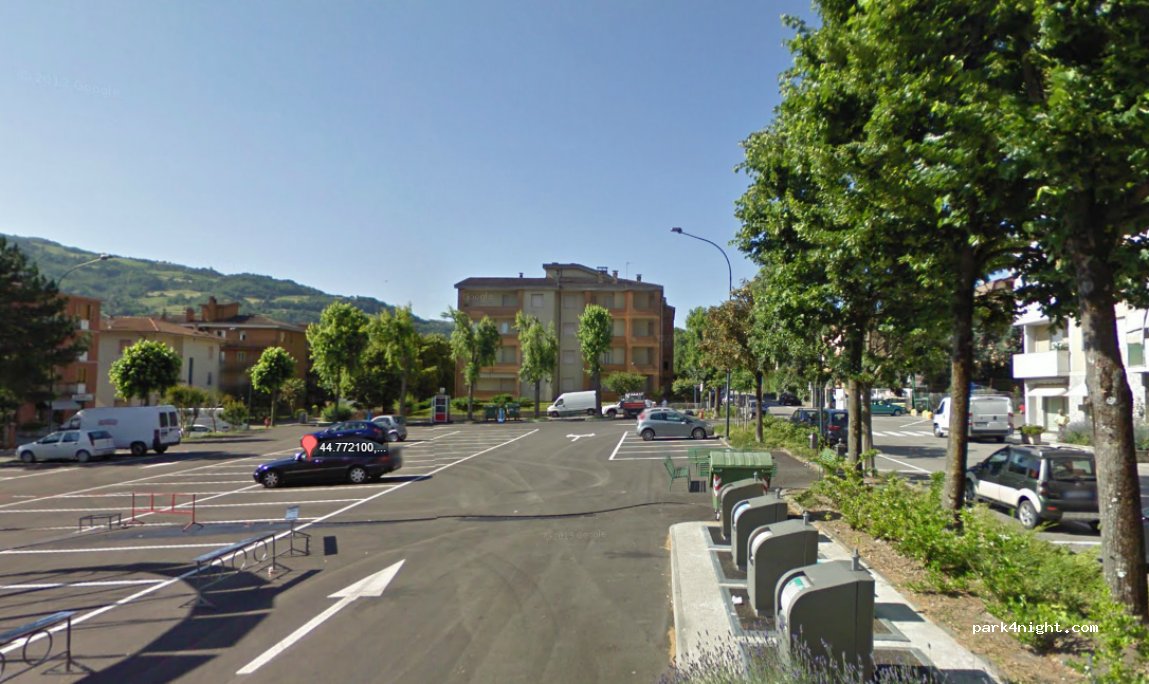 (29022) Bobbio - 20-24 Piazza 25 Aprile — foto