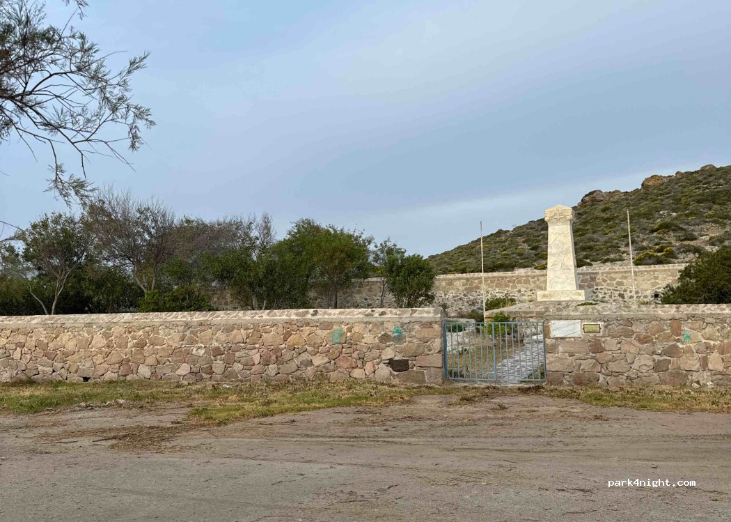 (848 01) Milos - Unnamed Road — foto 2