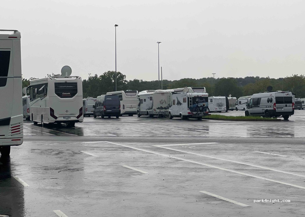Messe Düsseldorf | Parkplatz P1 | Caravan Center — foto 3