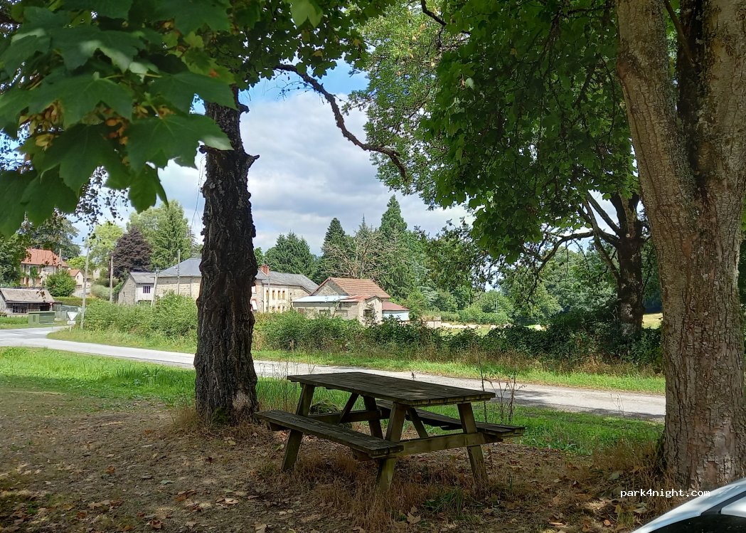(23260) La Mazière-aux-Bons-Hommes - D10 — foto 2