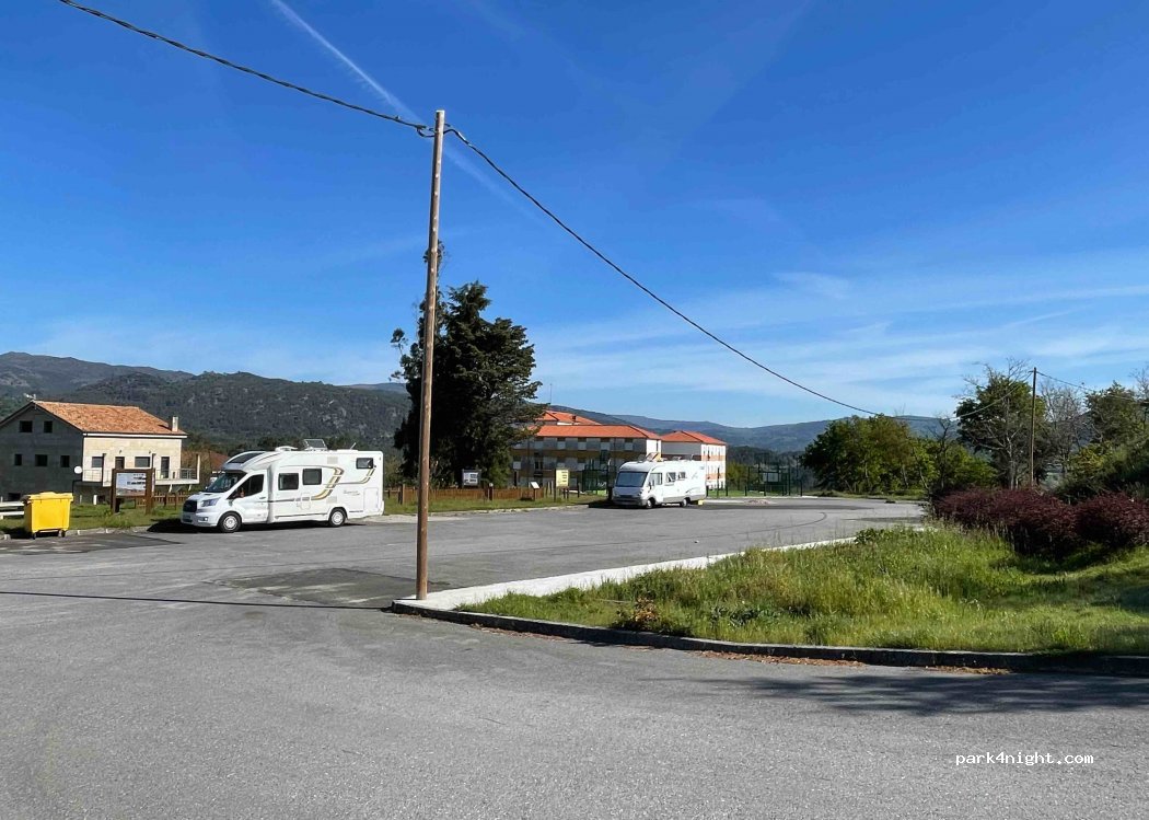 (32870) Lobios - 9 Estrada de Portugal — foto 2