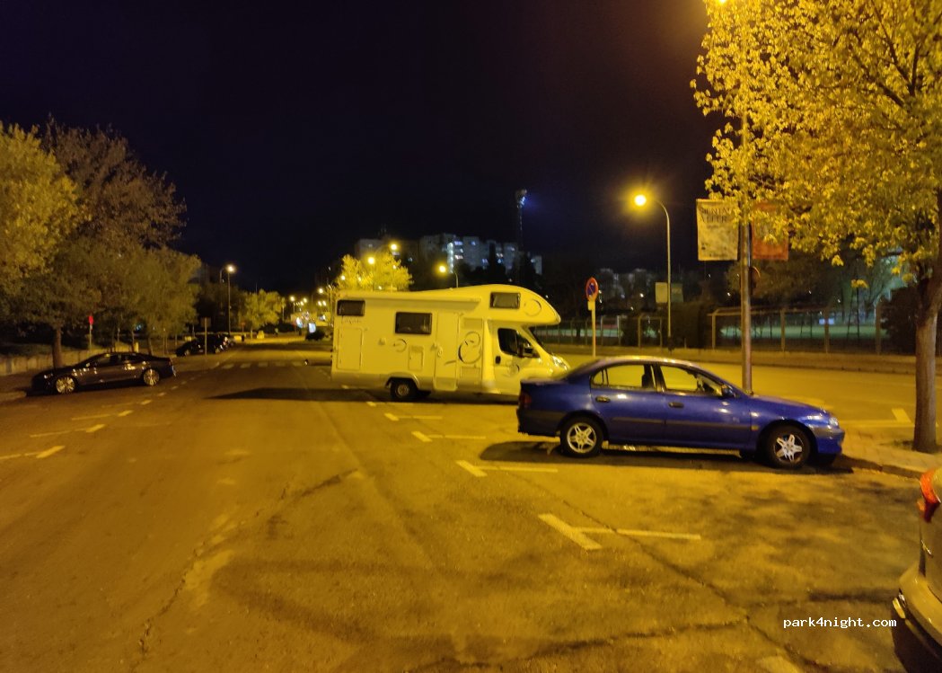 (28026) Madrid - 83 Avenida de Rafaela Ybarra — foto