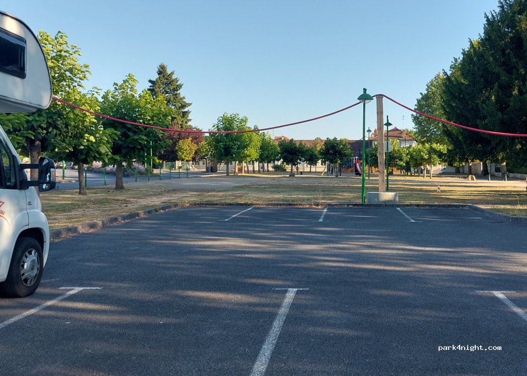 (03430) Cosne-d'Allier - 29 Rue Emile Guillaumin — foto 3
