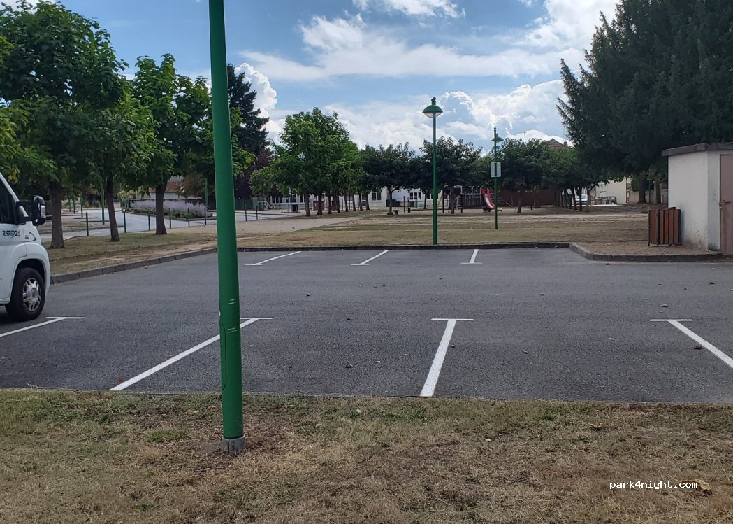 (03430) Cosne-d'Allier - 29 Rue Emile Guillaumin — foto 4
