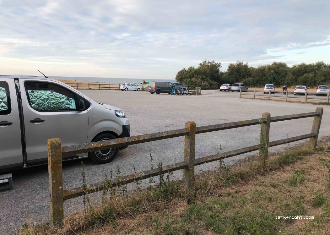 (50110) Cherbourg-en-Cotentin - Rue des Dauphins — foto 2