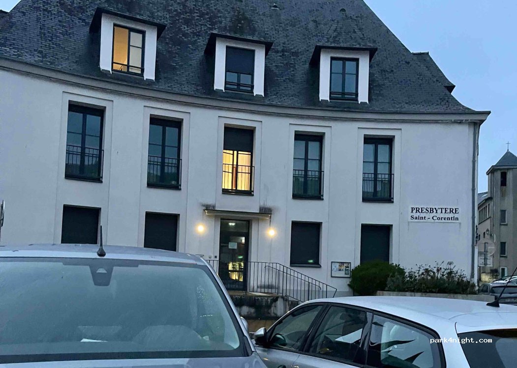 (29000) Quimper - 54 Place Saint-Corentin — foto 2
