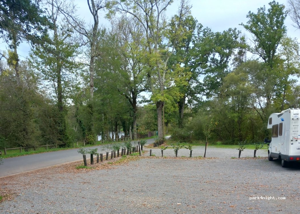 (86390) Lathus-Saint-Rémy - Moulin de l'Âge — foto 2