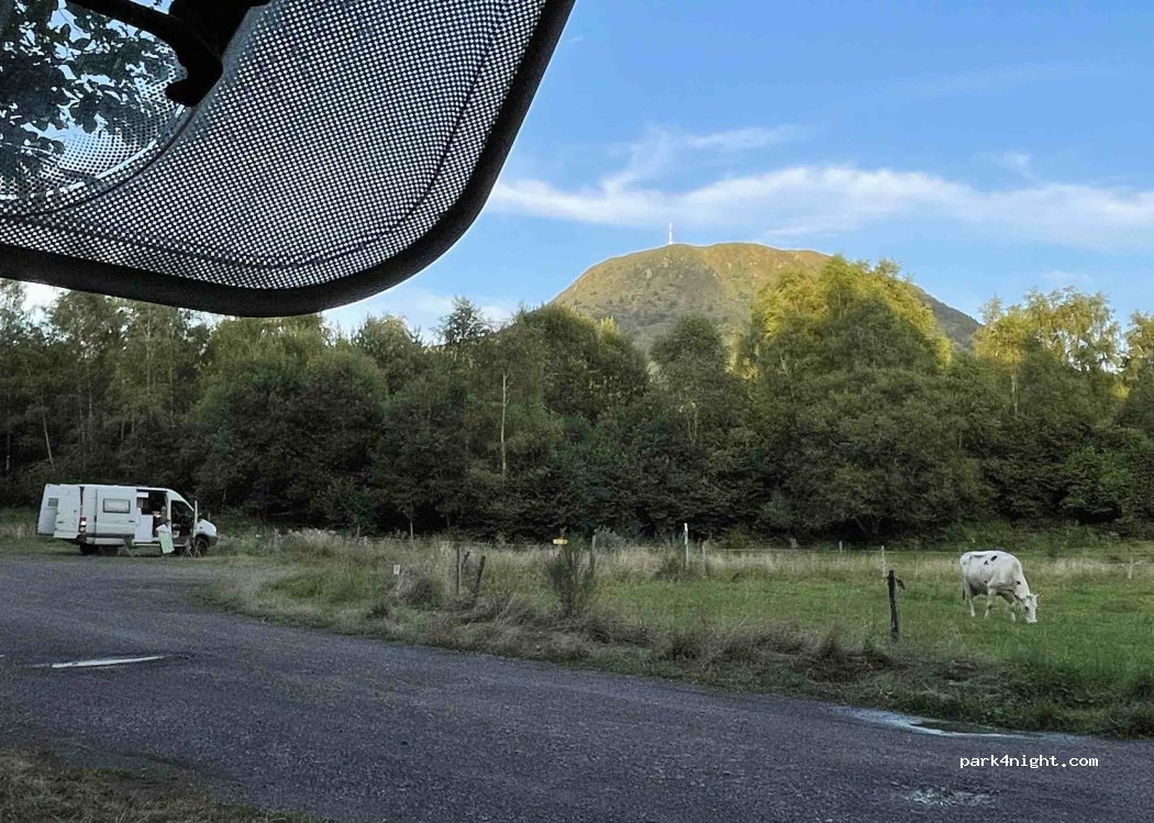 (63210) Ceyssat - Unnamed Road — foto 2