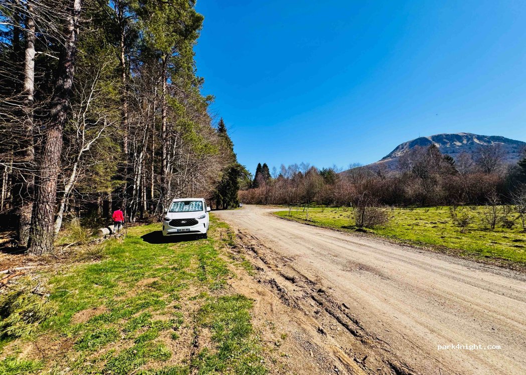 (63210) Ceyssat - Unnamed Road — foto 4