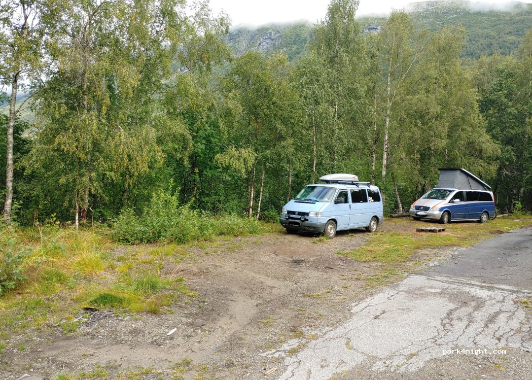 (6620) Ålvundeid - Unnamed Road — foto