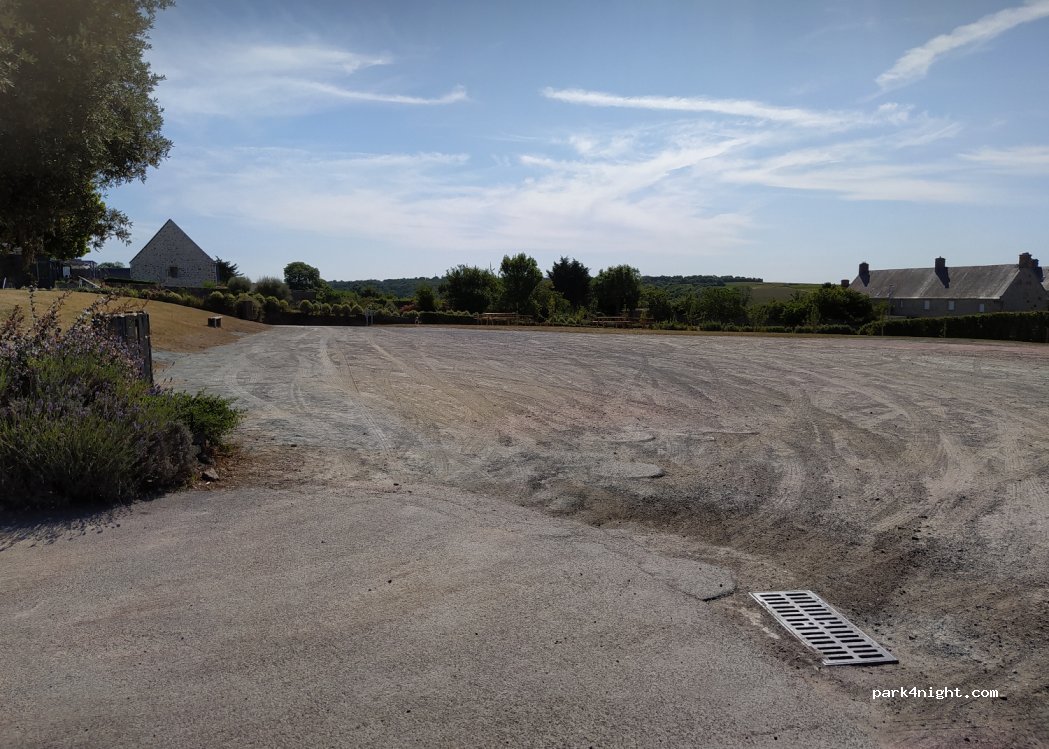 (50200) Tourville-sur-Sienne - 1 Place Léon-Paul Legraverend — foto 3