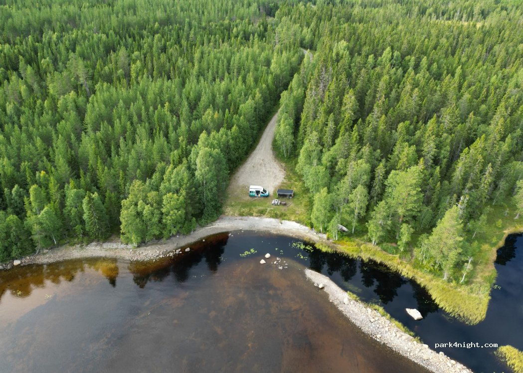 (870 33) Docksta - Unnamed Road — foto