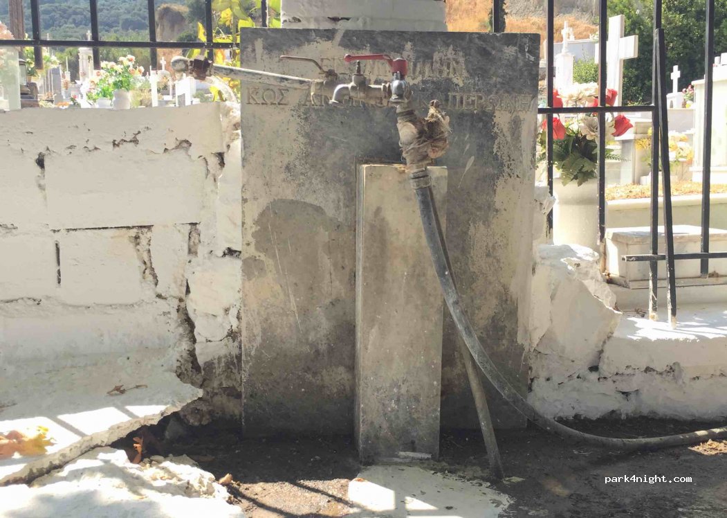(250 02) Kaminia - 14 Agiou Spiridonos — foto 2