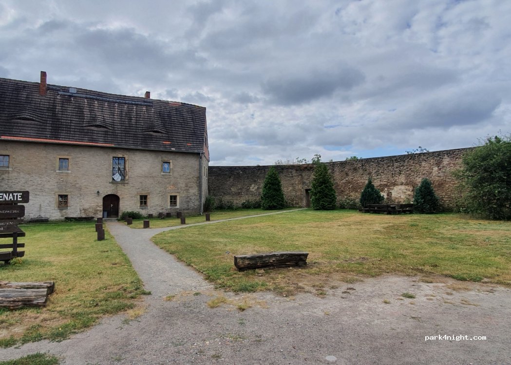(06425) Plötzkau - 10 Schloßhof — foto