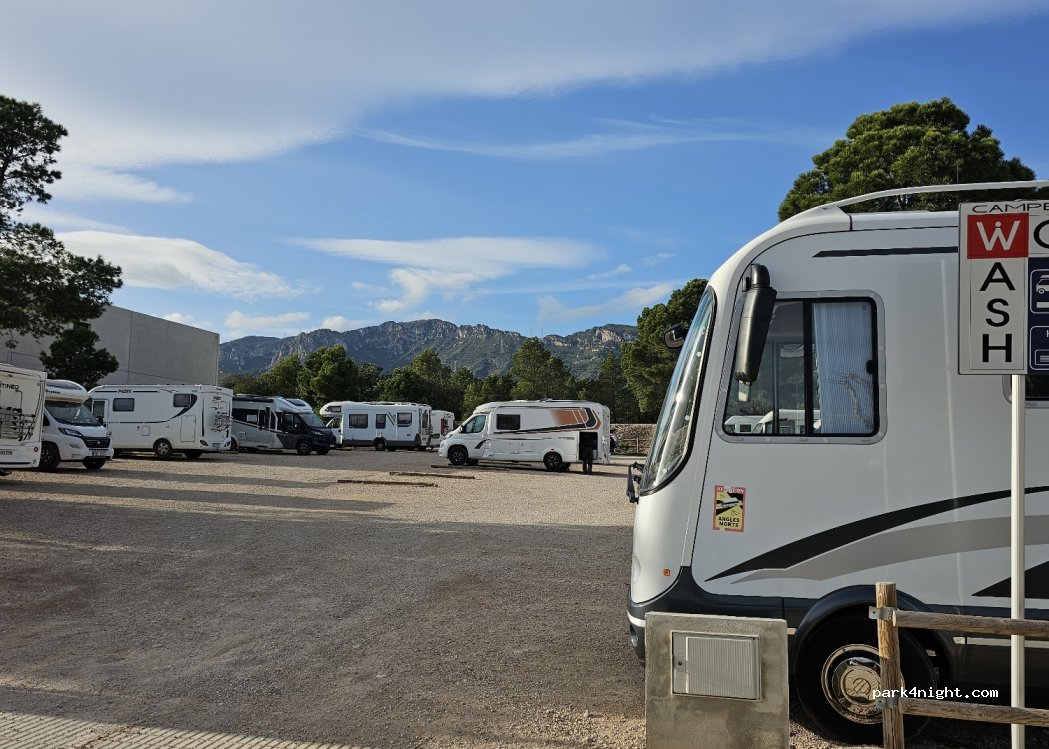 Àrea d'autocaravanes de l'Hospitalet de l'Infant — foto