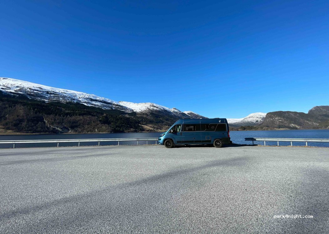(6973) Sande i Sunnfjord - Primær Fylkesveg 610 — foto