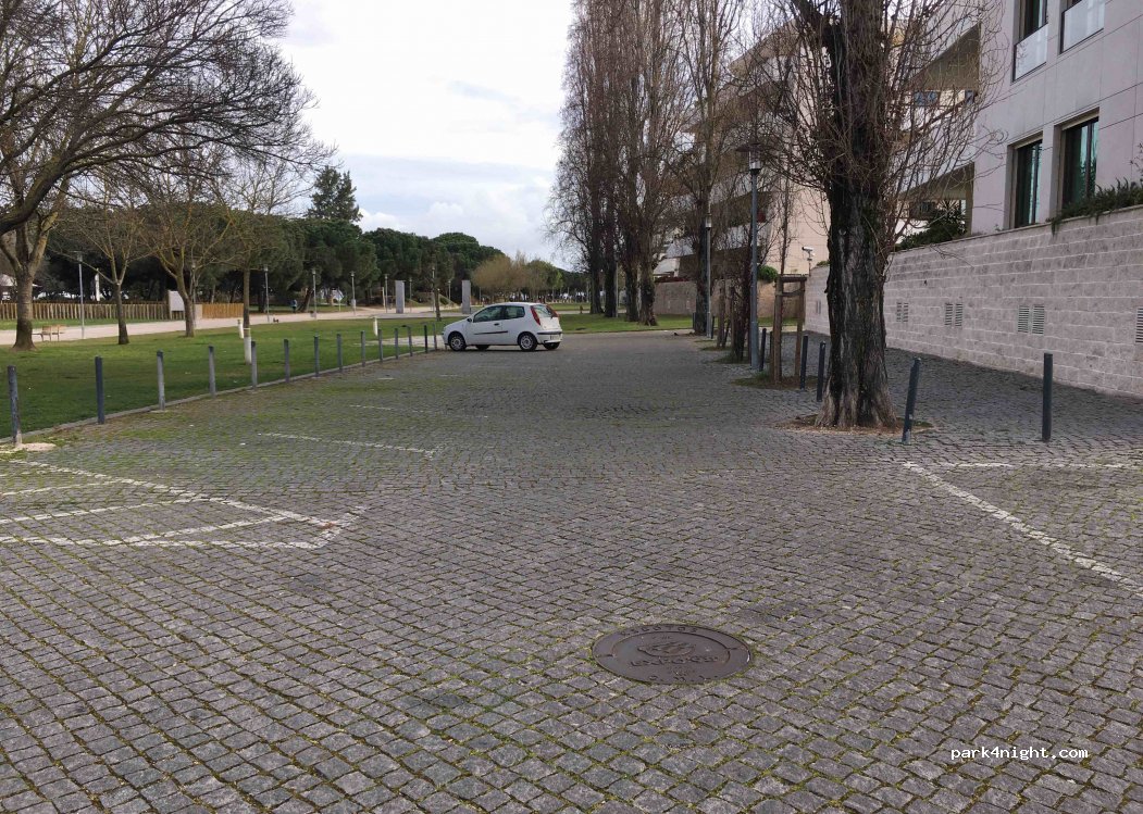 (1990-385) Lisboa - N10 Passeio dos Jacarandás — foto