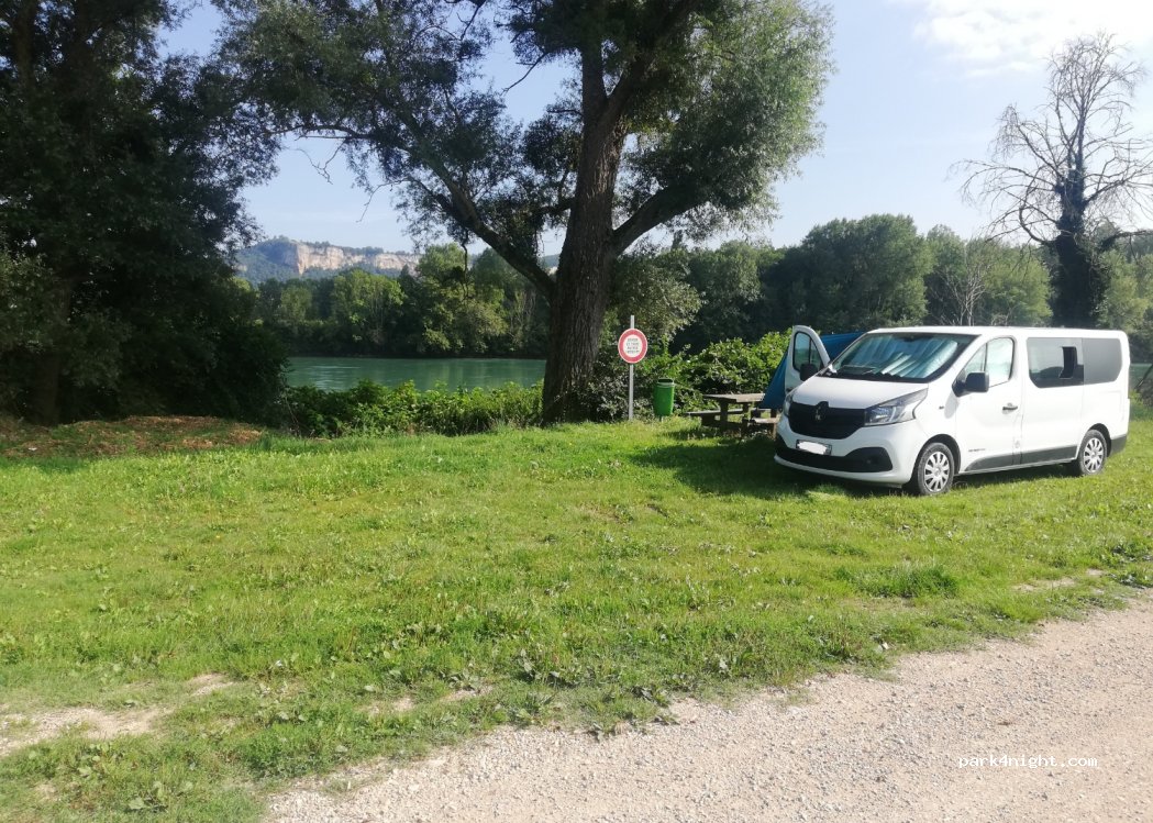 (01150) Saint-Vulbas - Unnamed Road — foto
