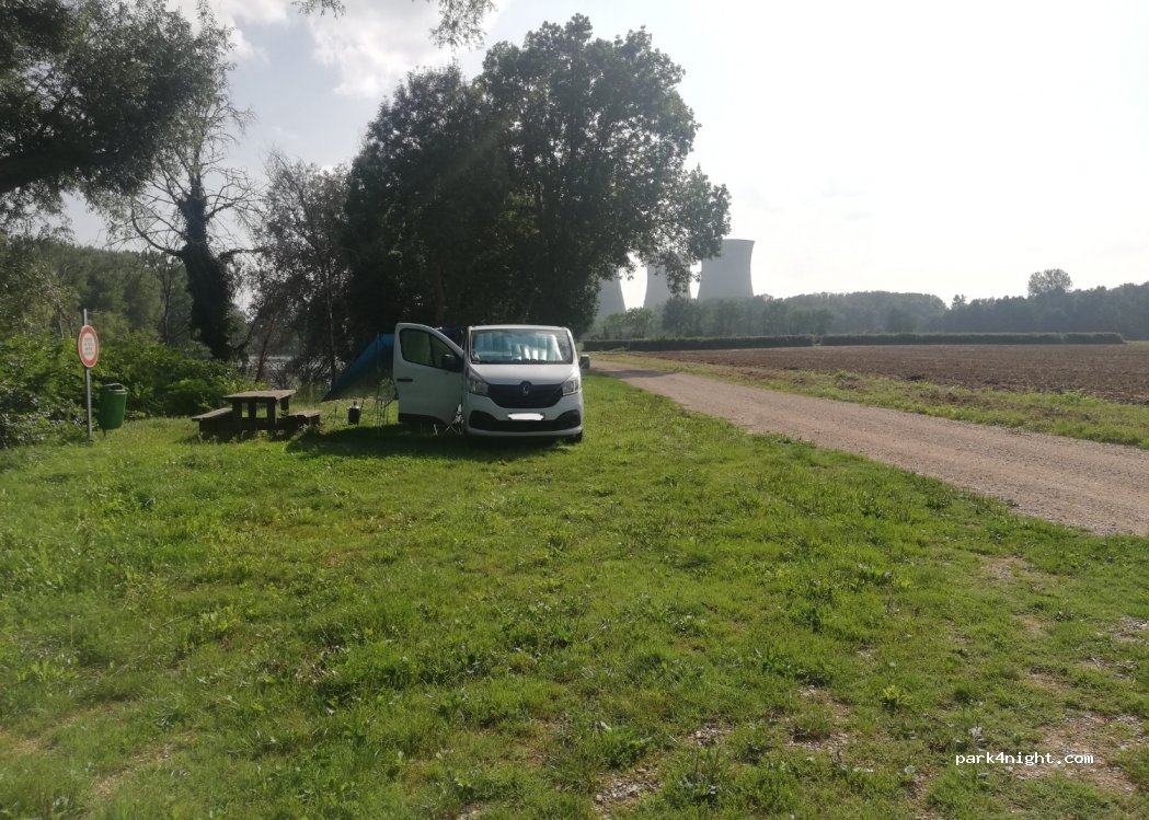 (01150) Saint-Vulbas - Unnamed Road — foto 2