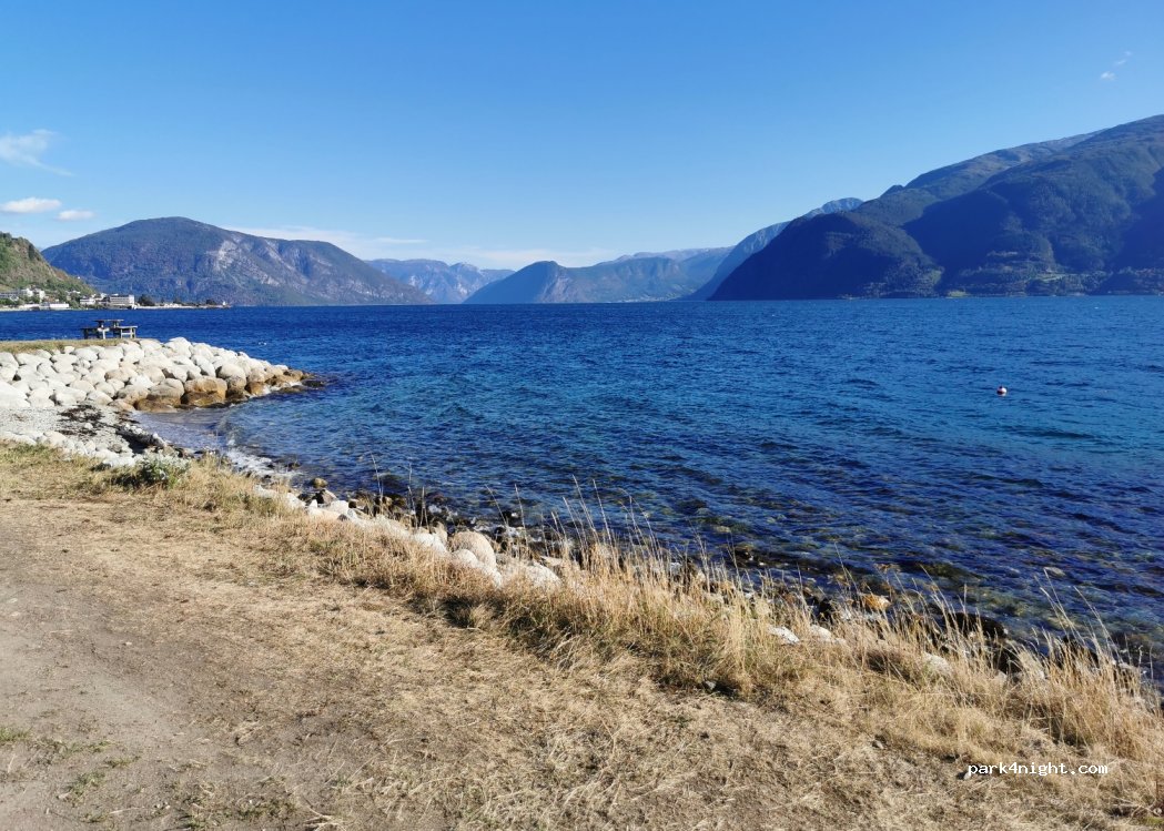 (6863)  - 92 Sognefjordvegen — foto