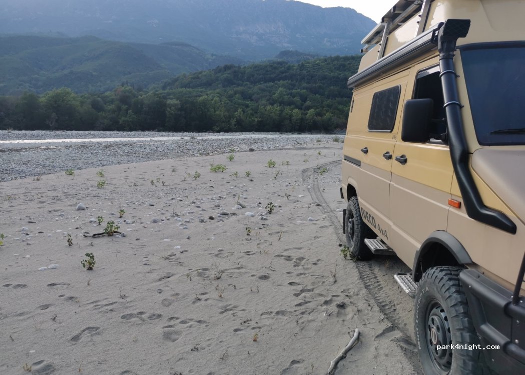 (471 00) Kentrika Tzoumerka - Unnamed Road — foto