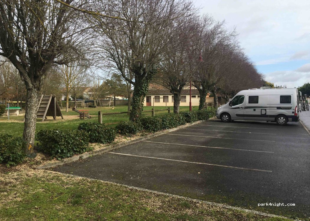 (86110) Saint-Martin-la-Pallu - 4 Rue de la Mairie — foto