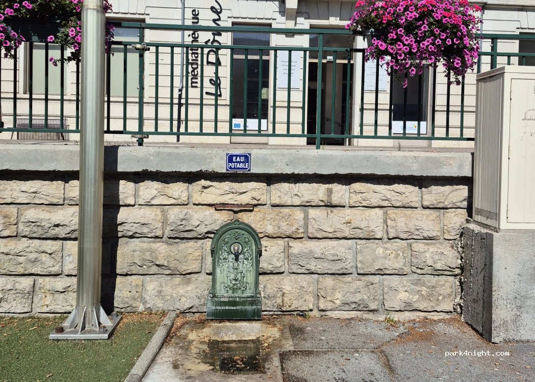 (39200) Saint-Claude - 5 Place de l'Abbaye — foto