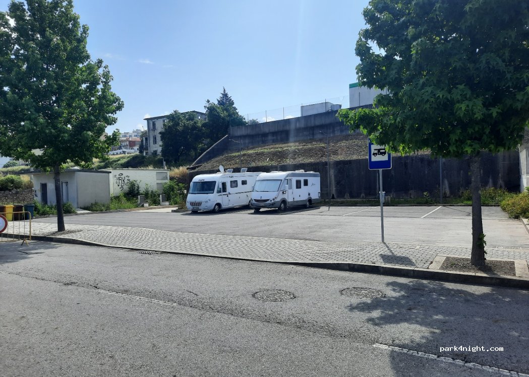 (3730-261) Vale de Cambra - 417 Avenida Infante Dom Henrique — foto 2