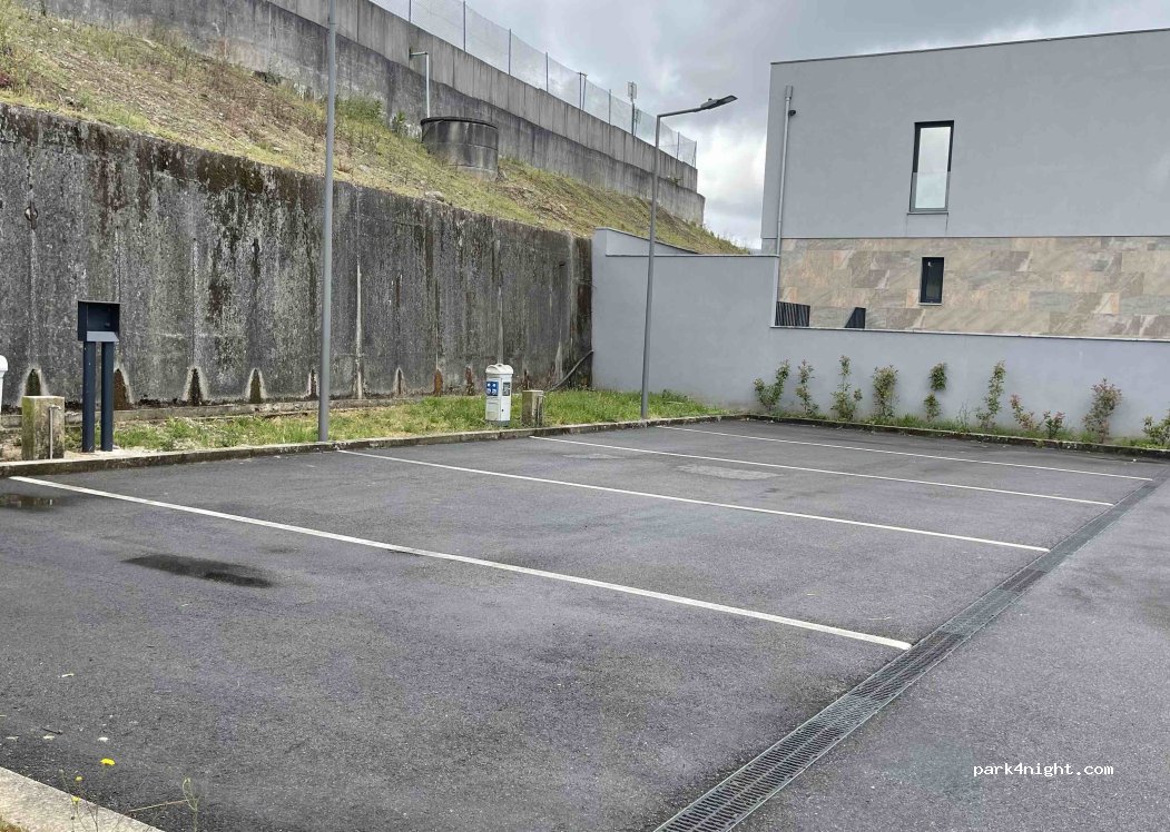 (3730-261) Vale de Cambra - 417 Avenida Infante Dom Henrique — foto 5